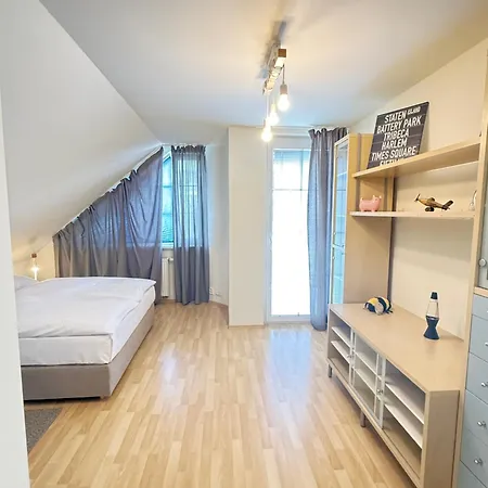 Lägenhet Diamondvilla, 4 Bedroom Apartment, Garden &