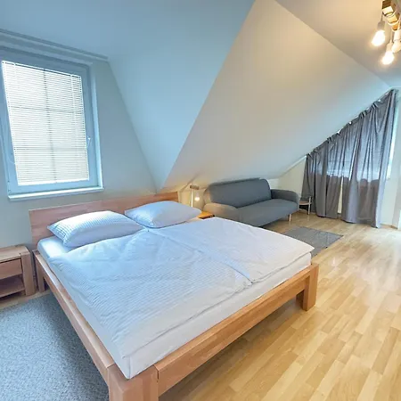 Diamondvilla, 4 Bedroom Apartment, Garden & Lägenhet *