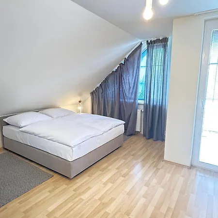 Diamondvilla, 4 Bedroom Apartment, Garden & * Prag